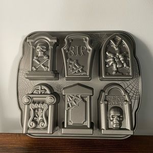 New Nordic Ware Tombstone Cakelets Halloween Cake Pan